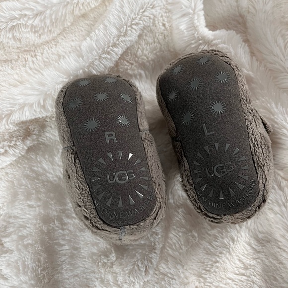 UGG Bixbee Baby Booties - Picture 3 of 6